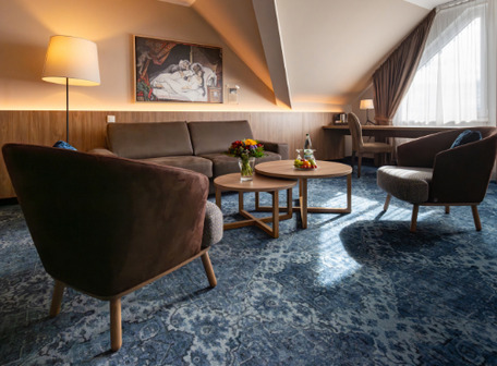 Best Western Hotel Erfurt-Apfelstädt - Kaffeetisch mit zwei Komfortstühlen