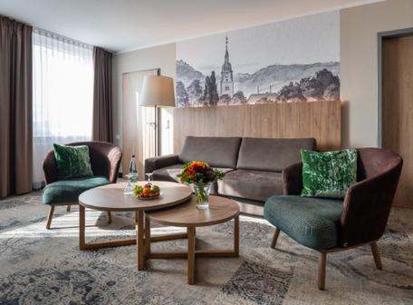 Best Western Hotel Erfurt-Apfelstädt - Kaffeetisch mit zwei Komfortstühlen